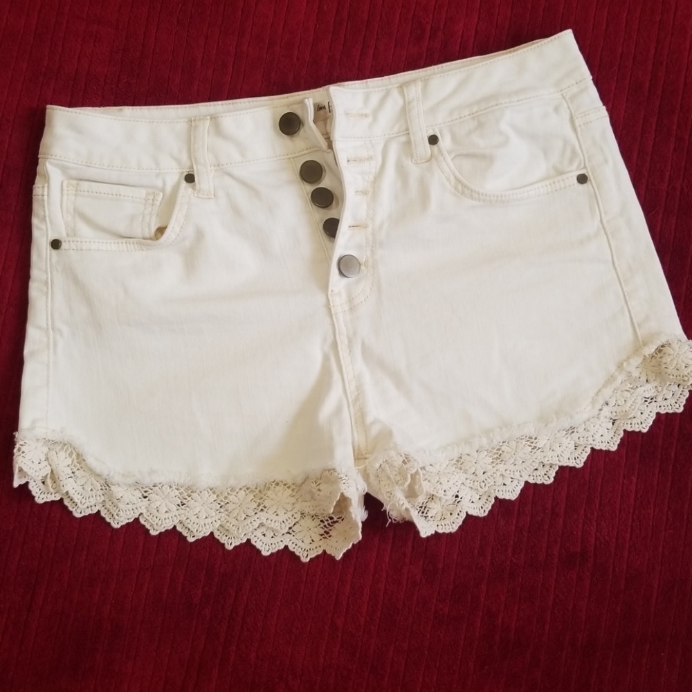 Love Fire Ivory shorts.  Size 7 juniors
